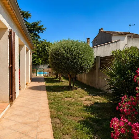 Grande Maison Familiale Avec Piscine Et Jardin Apartmán *
